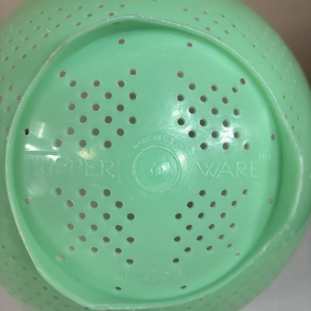 Tupperware Colander Food Strainer Bowl Jadeite Green 339-3Footed. Vintage Faded